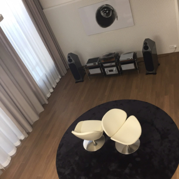 Realizace podlah pro showroom VOIX